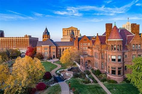 University of Saint Louis: Engineering courses offered.